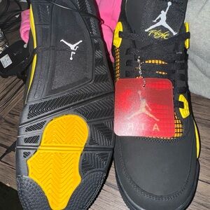 Jordan 4 thunder